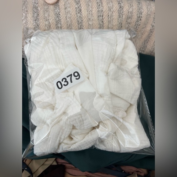 Camila Coelho Bebbe Shorts in White Gauze Look Cuffed Hem Rolled Waistband - Picture 11 of 11